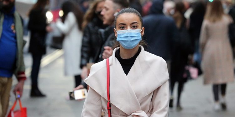 Bilim Kurulu Üyesi Prof. İlhan: Az kalabalık yerlerde maske çıkacak gibi