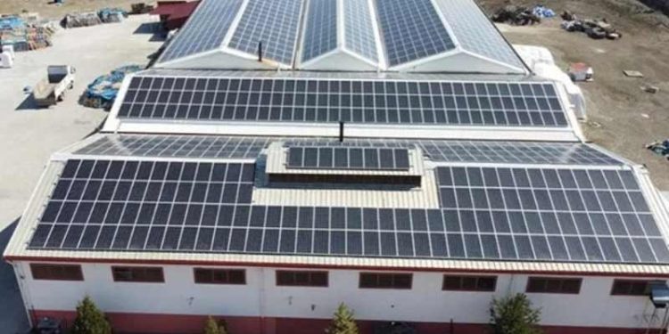 Binalara en az yüzde 5 'yenilenebilir enerji' şartı düzenlemesi Resmi Gazete'de