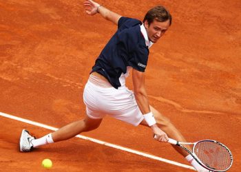 Bir numaraya yükselen Rus tenisçi Medvedev, ülkesinin Ukrayna işgalini yorumladı: Ben barışın yanındayım