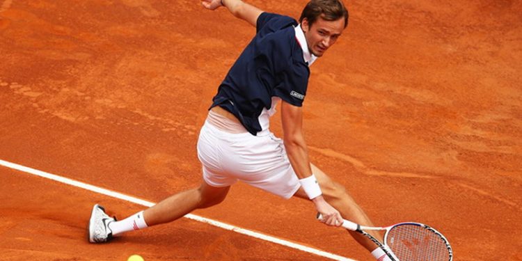 Bir numaraya yükselen Rus tenisçi Medvedev, ülkesinin Ukrayna işgalini yorumladı: Ben barışın yanındayım