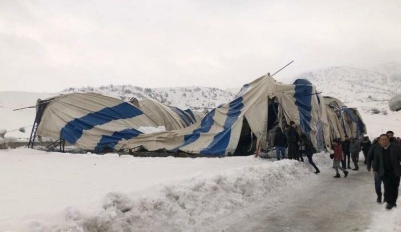 Bitlis'te halı saha tavanı çöktü, 2 çocuk yaralandı