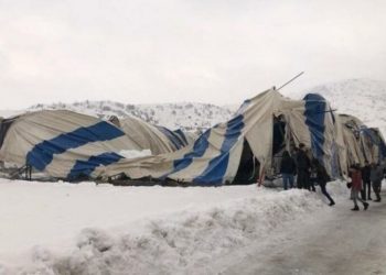 Bitlis'te halı saha tavanı çöktü, 2 çocuk yaralandı