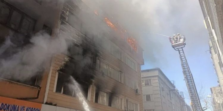 Boya imalathanesindeki yangında 4 yabancı işçi hayatını kaybetti