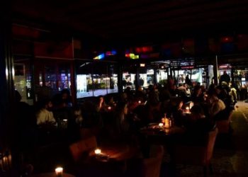Bursa’da esnaf elektrik zamlarını ışıklarını kapatarak protesto etti