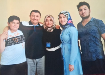 Böbrek hastası babalarının tahliyesini beklerken anneleri de tutuklandı