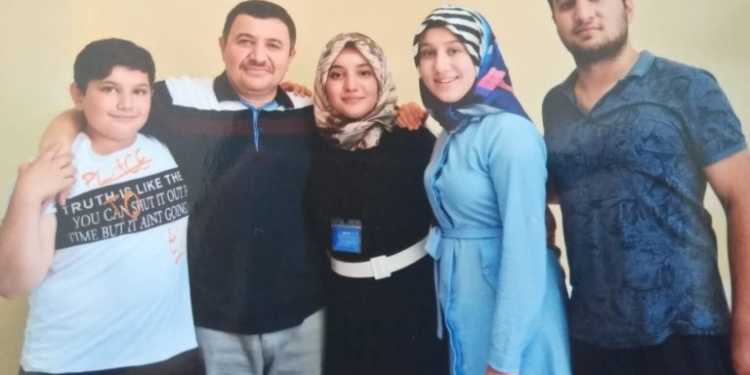 Böbrek hastası babalarının tahliyesini beklerken anneleri de tutuklandı