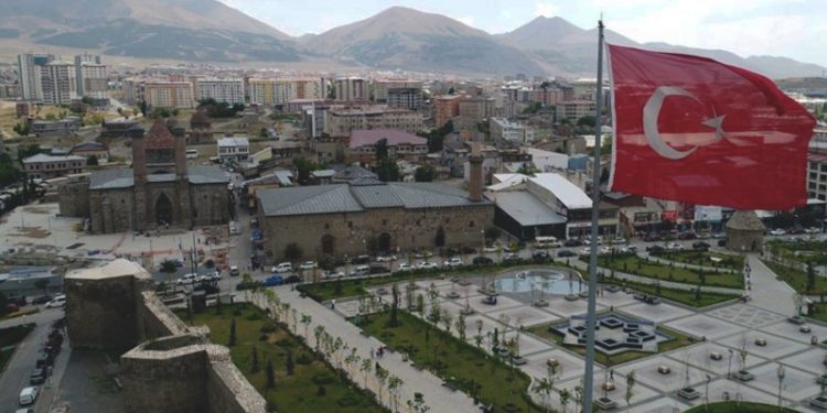 CHP Erzurum'da anket yaptırdı: AKP ve MHP kar gibi eriyor