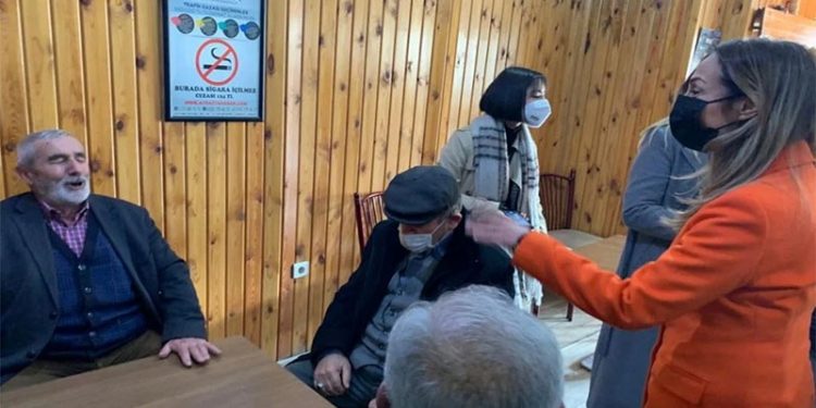 CHP, ‘AKP’nin kalelerinde’ yurttaşlarla buluştu: 'Bir daha oy vermeyeceğim, pişmanım'