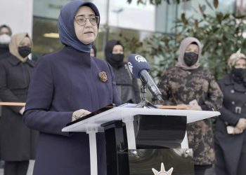 CHP’li Ağbaba: AKP’li Kalender işe başladığında yurt dışındaymış