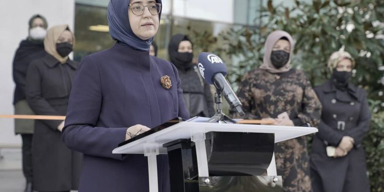 CHP’li Ağbaba: AKP’li Kalender işe başladığında yurt dışındaymış