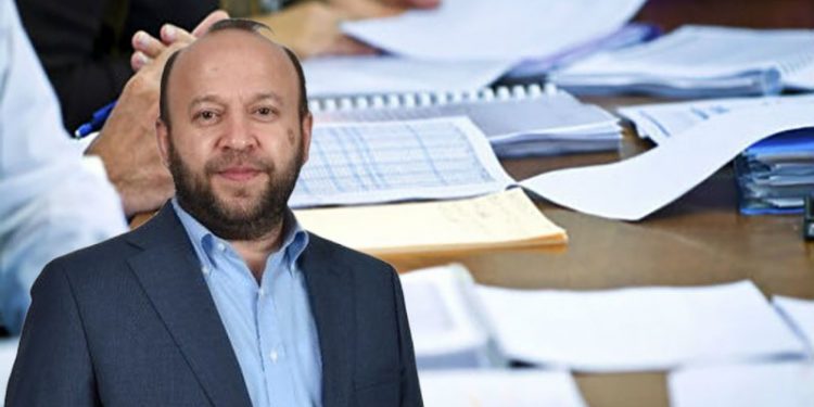 CHP’li belediyeden ihale alan AKP’li görevden alındı iddiası