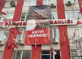 CHP’nin afişi ‘Cumhurbaşkanı’na hakaret’ gerekçesiyle toplatıldı