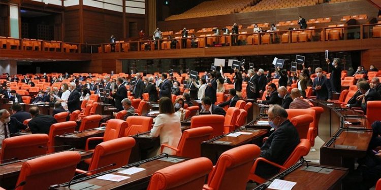 CHP’nin 'faturalardan KDV alınmasın' teklifi AKP ve MHP oylarıyla reddedildi