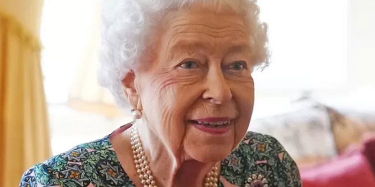 Covid-19 testi pozitif çıkan İngiltere Kraliçesi 2. Elizabeth'e antiviral ilaçlarla tedavi uygulanabilir