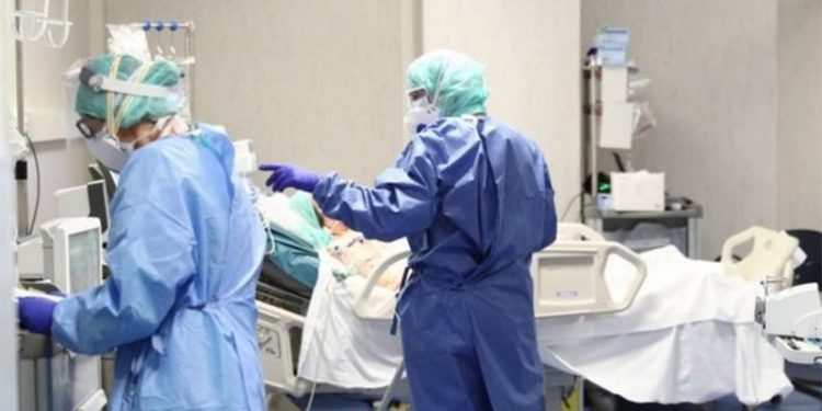 Covid-19’dan ölen bir kişinin akciğerlerini görüntülediler