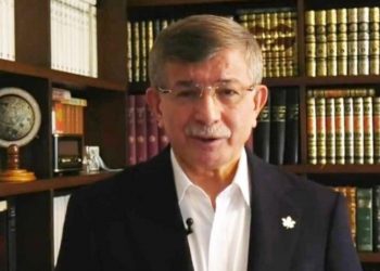 Davutoğlu: Türkiye, NATO istişarelerinin dışında kaldı
