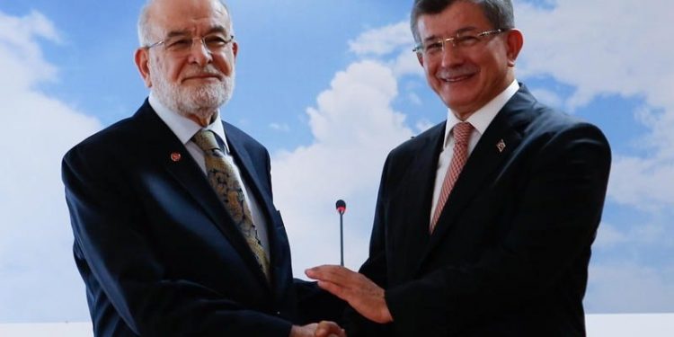 Davutoğlu ile Karamollaoğlu görüştü: 'AİHM'de Türk hakime var, onu çekiyor musunuz?'