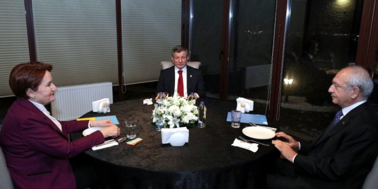 Davutoğlu ‘masada pazarlık var’ iddialarına yanıt verdi