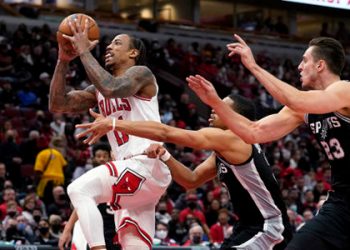 DeRozan, Michael Jordan sonrası bir ilki başardı