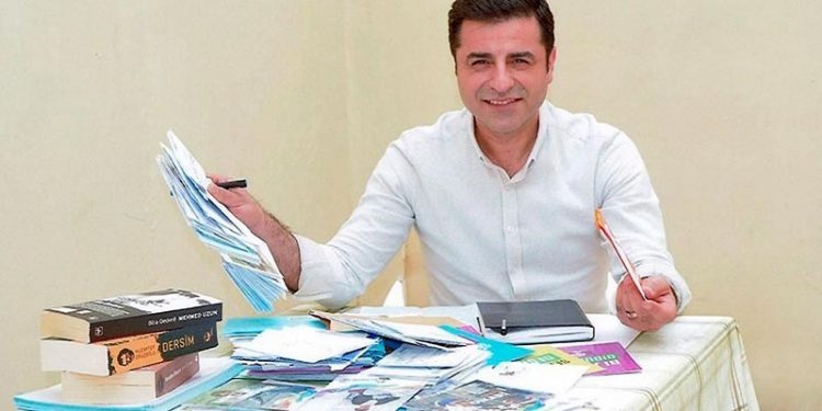 Demirtaş: HDP'yi kapatmanın siyasi sonuçlarını iyi hesap etmelerini tavsiye ederim