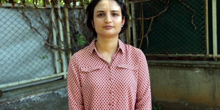 Demokratik Bölgeler Partisi İl Eş Başkanı Seval Gülmez tutuklandı