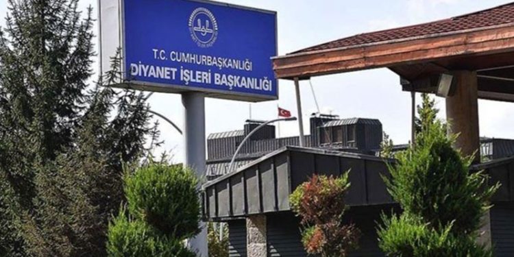 Diyanet, insan saçından peruk takmayı caiz görmedi