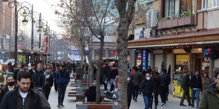 Diyarbakırlılar: Kürdün dili niye yasak?