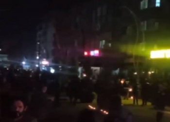 Diyarbakır’da esnaf ışık kapattı, polis izin vermedi