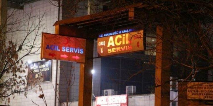 Doktora şiddet: Kafasını duvara ve masaya vurdu