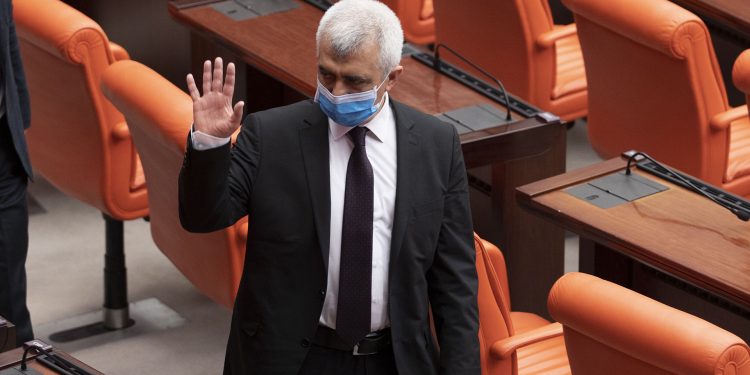 Dolandırıcılar Gergerlioğlu’nun önce parasını aldı, sonra özür diledi