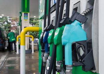 Dünya yazarı Aktaş: Enflasyon düşecek diye faiz indirdiğimiz için akaryakıtın litresine olması gerekenden 4 lira fazla ödüyoruz