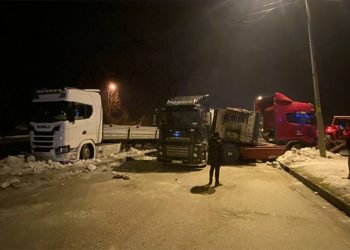 Düzce'de 25 aracın karıştığı zincirleme kazada 2 kişi yaralandı