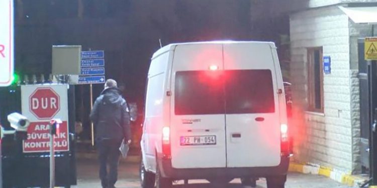 Edirne'de donarak ölen göçmenlerin cenazeleri adli tıp kurumuna getirildi