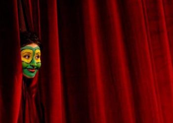 Elektrik zammı tiyatroları da vurdu: 'Teker teker yok olacaklar'