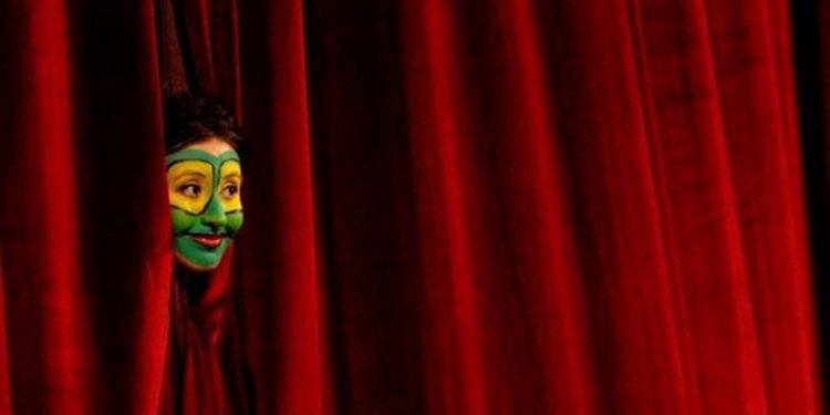 Elektrik zammı tiyatroları da vurdu: 'Teker teker yok olacaklar'