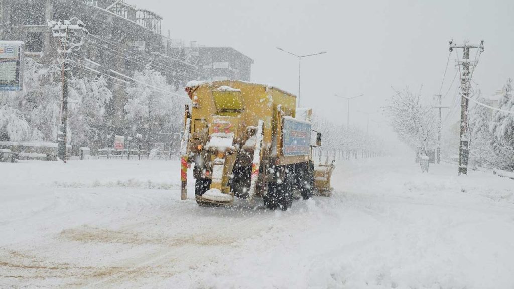 Elektriksiz kalan Isparta için şiddetli lodos ve yoğun yağış uyarısı