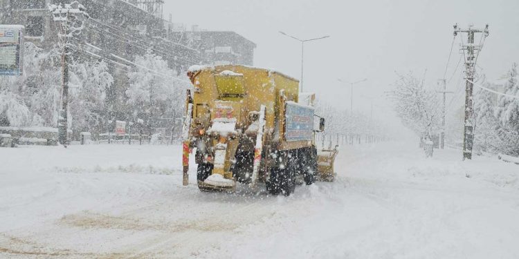 Elektriksiz kalan Isparta için şiddetli lodos ve yoğun yağış uyarısı