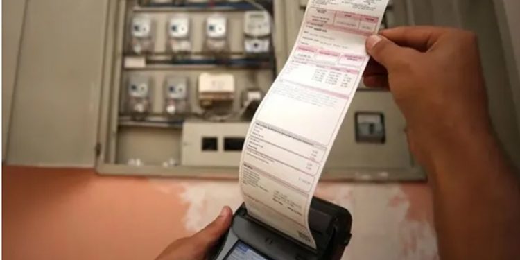 Elektrikte de saadet zinciri: Şirketler birbirine ihale ısmarlıyor