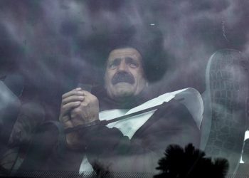 Elleri kelepçeli fotoğrafıyla işçilerin sembolü oldu: Gülabi Aksu kimdir?