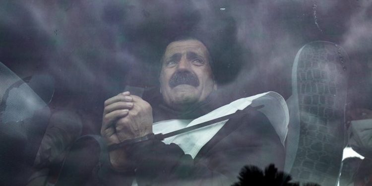 Elleri kelepçeli fotoğrafıyla işçilerin sembolü oldu: Gülabi Aksu kimdir?