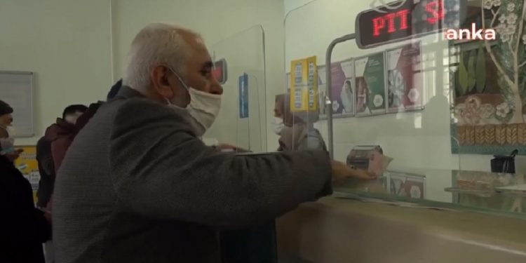Emekli maaşına yapılan zammı protesto için zam farkını Erdoğan’a gönderdi, PTT almadı