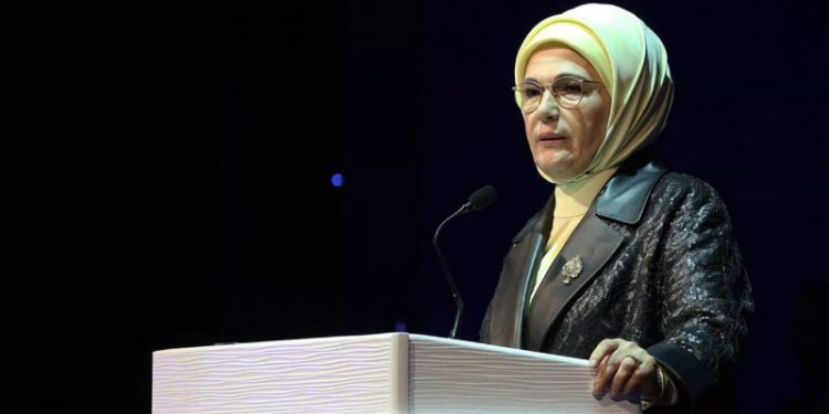 Emine Erdoğan: Hamdolsun hastalığı en hafif seyriyle geçiriyorum ancak izolasyon sürecim henüz tamamlanmadı