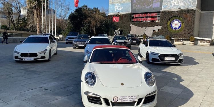 Emniyetin bahçesi lüks araçlarla doldu: Toplam değeri 35 milyon lira