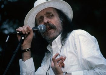 Emrah Karaca: Oğlu olduğum için sokakta dayak yiyordum, babamı Kıbrıs'ta tanıdım