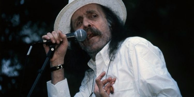 Emrah Karaca: Oğlu olduğum için sokakta dayak yiyordum, babamı Kıbrıs'ta tanıdım