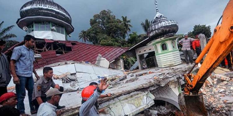 Endonezya’da 6,2’lik deprem: 8 ölü, 86 yaralı