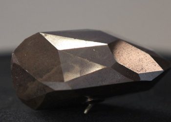 'Enigma': 555 karatlık kara elmas açık artırmayla 4.3 milyon dolara satıldı