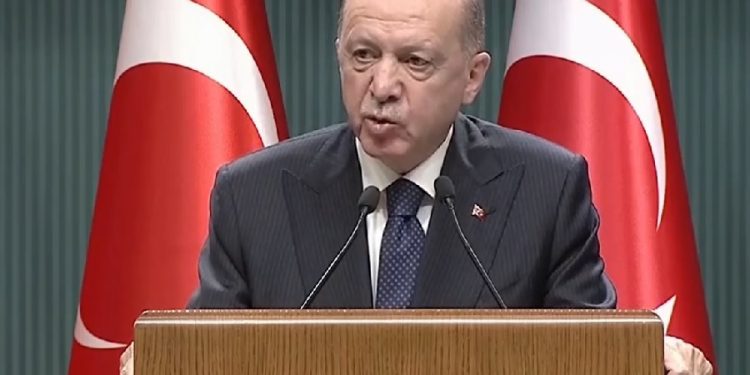 Erdoğan’dan alkış sitemi: ‘Bu kadar müjdeler verdik alkış yok’