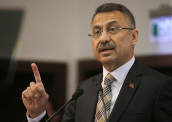 Erdoğan’ın yardımcısı Fuat Oktay, tüm KHK’lıları ‘terörist’ olmakla suçladı