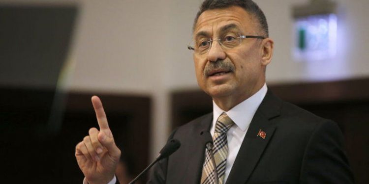 Erdoğan’ın yardımcısı Fuat Oktay, tüm KHK’lıları ‘terörist’ olmakla suçladı